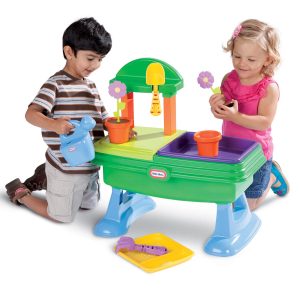 Modern HomeEssentials Garden Table Anti Corrosion Design